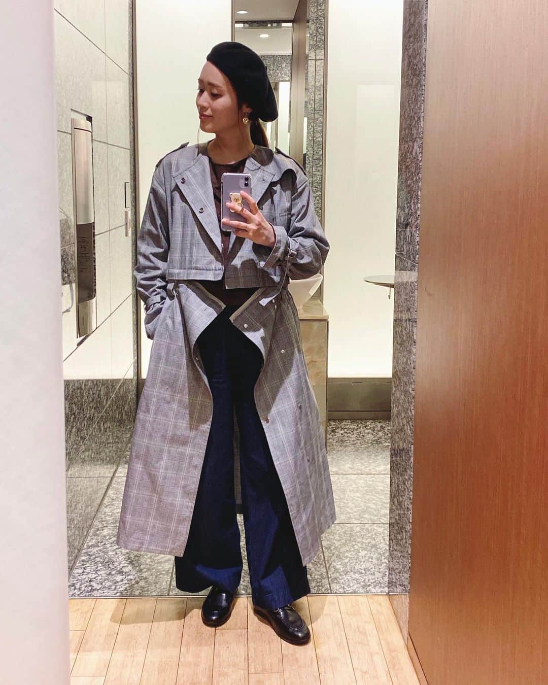 のインスタグラム：「美術館コーデ。﻿ たくさん歩くから楽ちんカジュアル。﻿ ﻿ ﻿ ﻿ #jewelry_ume#ÜME#Cartier#museum#国立新美術館#美術館#カルティエ#カルティエ時の結晶#カルティエ展#アート#乃木坂#六本木#ユーミー#大人カジュアル#カジュアルコーデ#シンプルコーデ#デニムコーデ#ベレー帽コーデ#アラサーコーデ#30代ファッション#冬コーデ#ママコーデ#ワイドデニム」