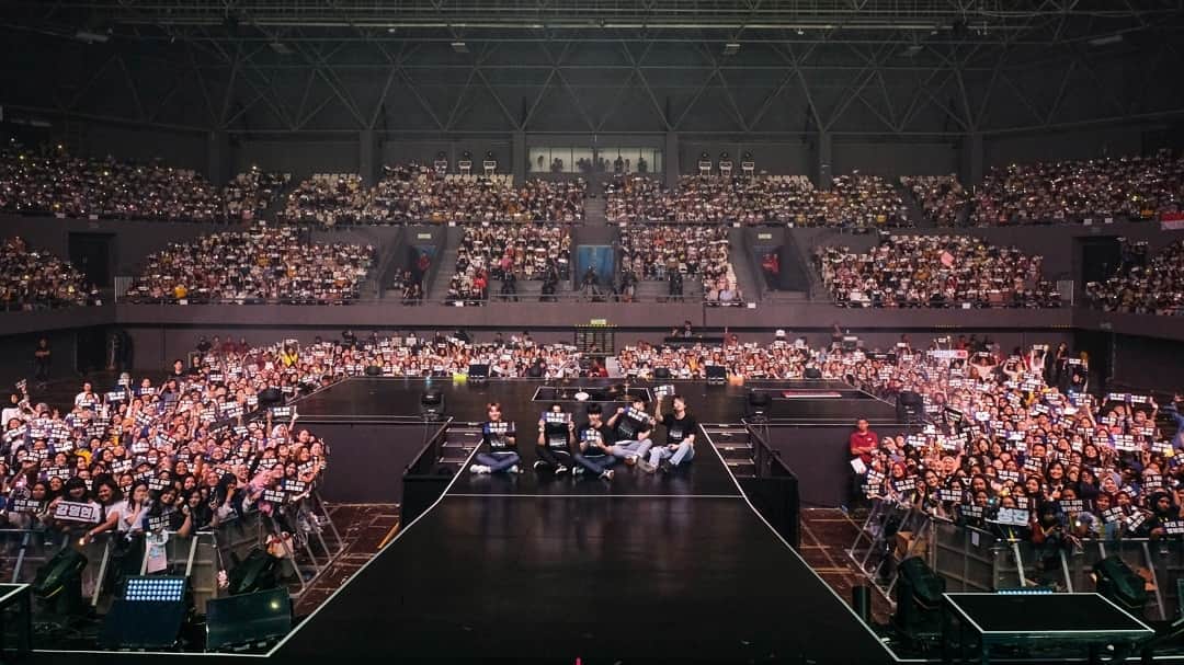 DAY6さんのインスタグラム写真 - (DAY6Instagram)「Jakarta you guys were just perfect!! Thank you so much for all the support and the ENERGY!!! So until the next time we meet, stay healthy and happy!! Sampai Jumpa lagi!」12月2日 22時39分 - day6kilogram