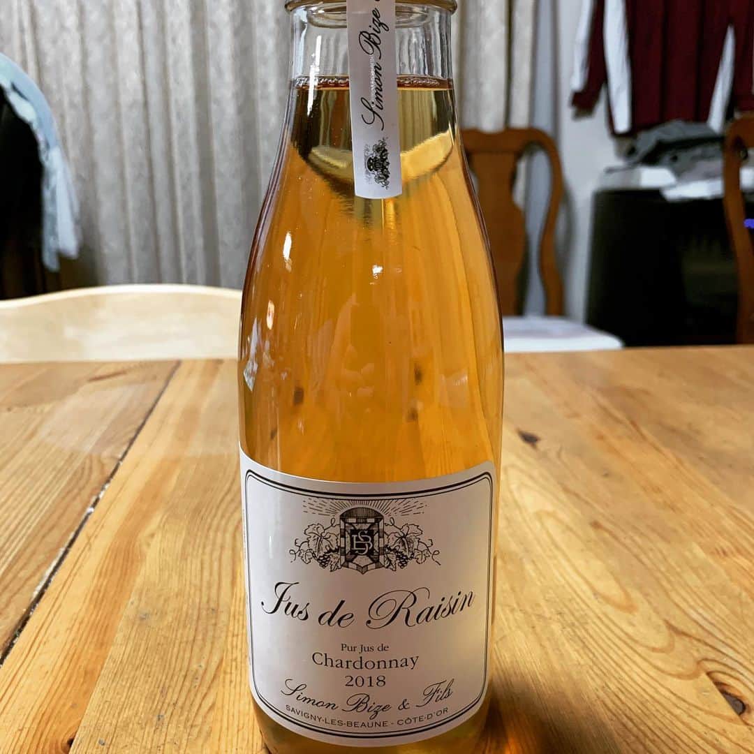 紀氏隆秀のインスタグラム：「Jus de Raisin  #Chardonnay #2018 #超高級ブドウジュース #7年ぶりのお目見え  #濃厚 #ワイン用のブドウを使用 #めっちゃ美味しい #チビチビ飲みます #ありがとう」