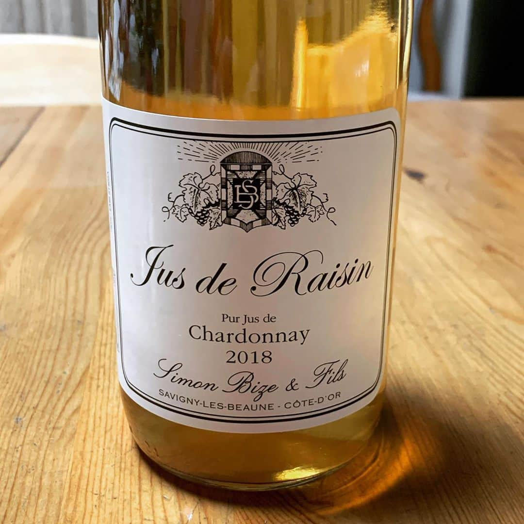 紀氏隆秀さんのインスタグラム写真 - (紀氏隆秀Instagram)「Jus de Raisin  #Chardonnay #2018 #超高級ブドウジュース #7年ぶりのお目見え  #濃厚 #ワイン用のブドウを使用 #めっちゃ美味しい #チビチビ飲みます #ありがとう」12月2日 22時44分 - hidegoli