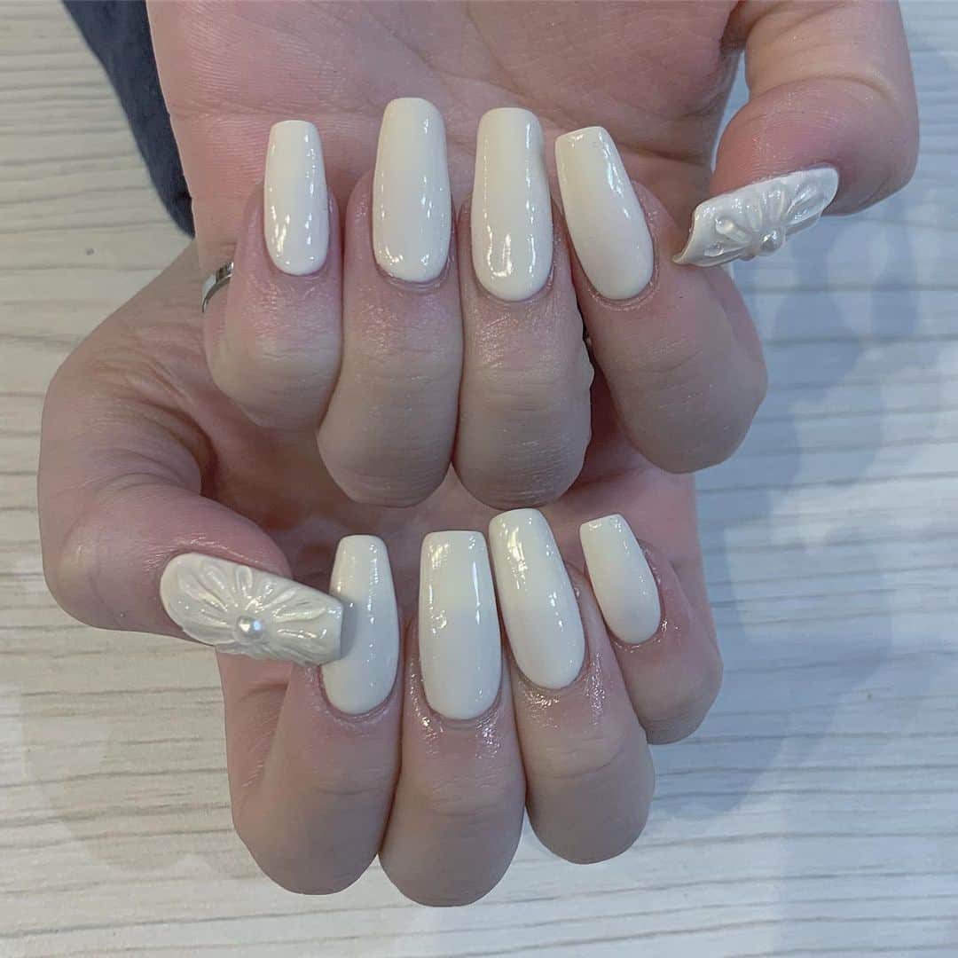 おもてちゃんのインスタグラム：「. ivory🥛」