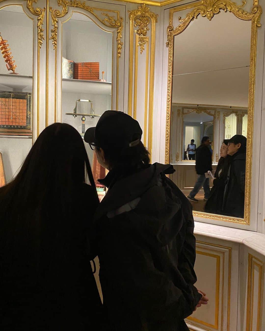 ジェット・リーさんのインスタグラム写真 - (ジェット・リーInstagram)「My daughters love to go to museums, so this time I went to the Louvre with Jada. #louvre #parisfrance」12月2日 22時59分 - jetli