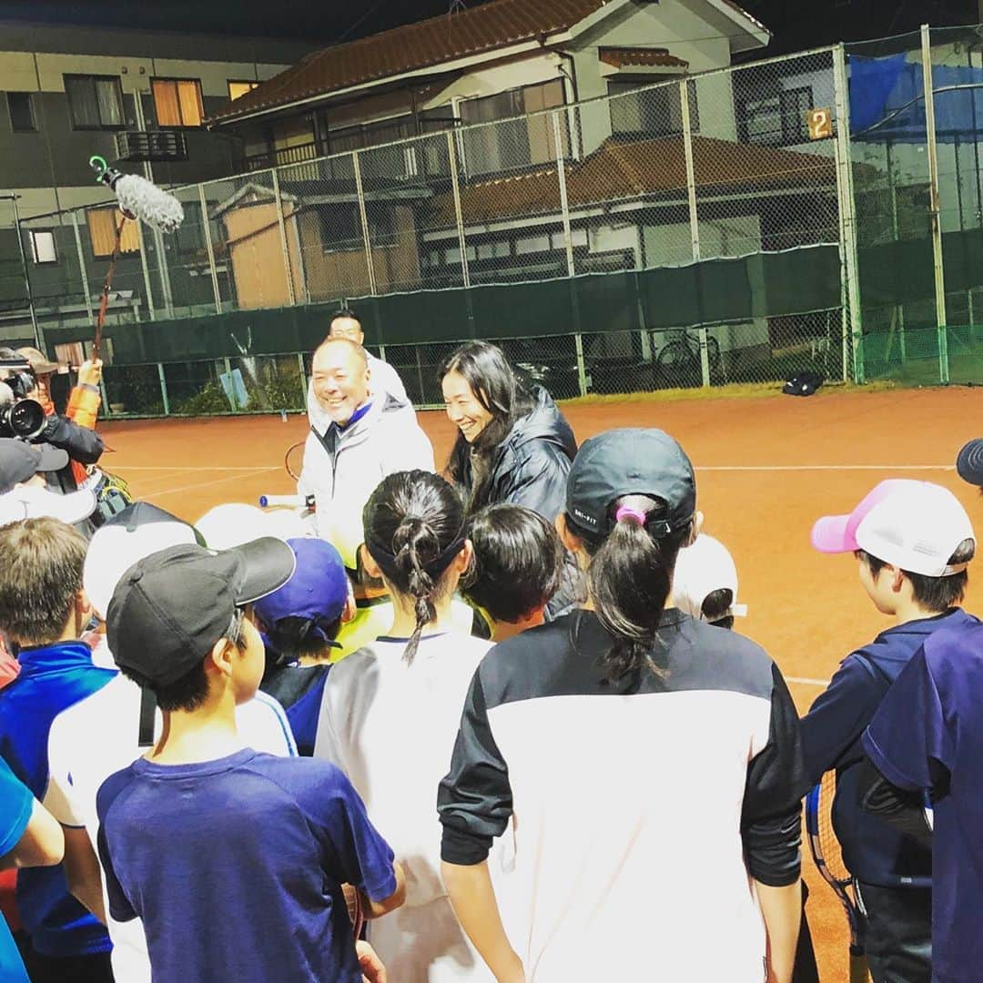 伊達公子さんのインスタグラム写真 - (伊達公子Instagram)「伊達公子✖️YONEX PROJECT で見ている4人のうちの1人、奥脇りのんちゃんが日頃、練習をしている埼玉上尾にあるFテニスへ行ってきました。 普段の練習を視察でした。雨の影響でコートが変わったりはしましたが、貴重な時間になりました。 #伊達公子 #kimikodate #テニス #テニスプレイヤー #テニスプレーヤー #tennis #tennisplayer #instatennis #instasports #伊達公子×yonexproject #ヨネックス #yonex #yonextennis #yonexjapan #ヨネックステニス #奥脇りのん #ジュニアテニス #fテニス」12月2日 23時01分 - kimiko.date