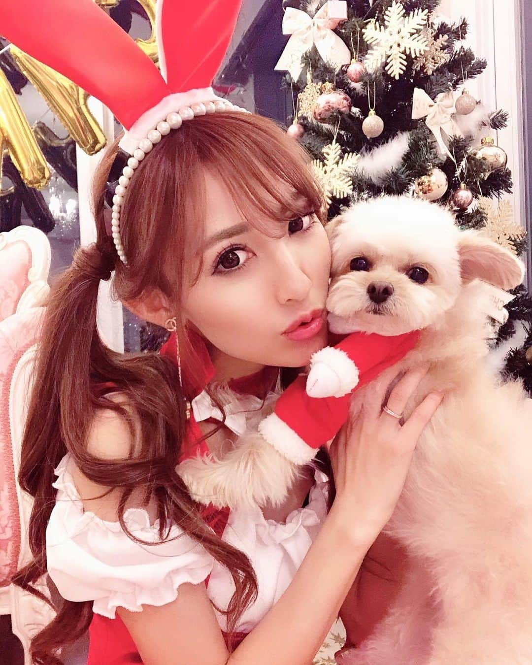 寿リリカさんのインスタグラム写真 - (寿リリカInstagram)「♡ キラキラで大好きな季節がやってきたぁ❤️🎄✨✨ ♡ 楽しみがいっぱい💋🎅💕💕 ♡ #12月 #クリスマス #サンタ #バニーサンタ #ラブサンタ #christmas #xmas #bunnysanta #santa」12月2日 23時39分 - ririkakotobuki