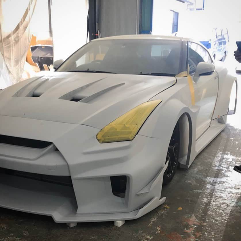 のインスタグラム：「LB Silhouette WORKS GT 35GT-RR just released!! Reborn king of LB !! Most popular kit will be in 【LB★Silhouette WORKS GT】!! No one can compete with newest LB kit !! The car will be unveiled at #TokyoAutoSalon2020 !! Received orders already & Please accept order now !! More info : nishio@libertywalk.co.jp」