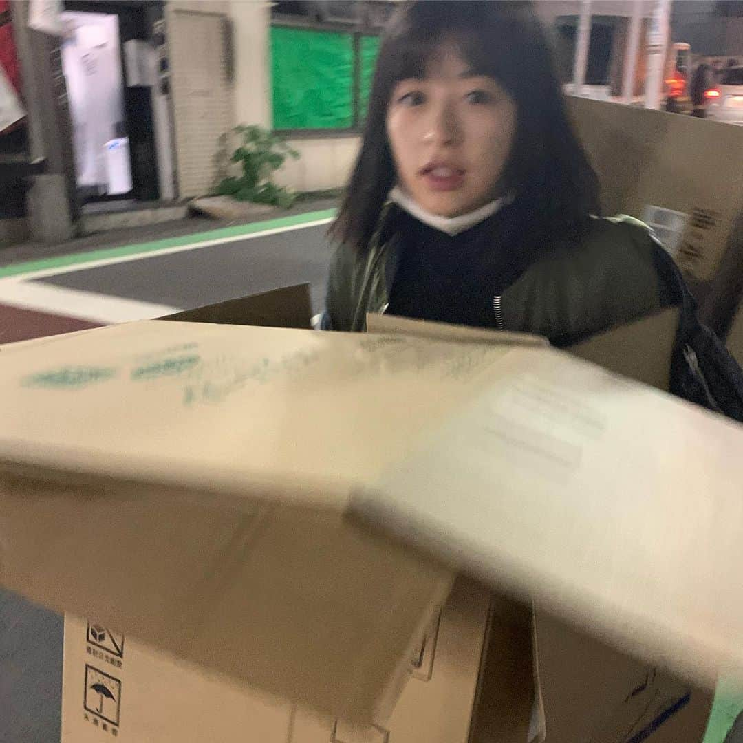 森七菜さんのインスタグラム写真 - (森七菜Instagram)「ダンボール娘📦👧 #ダンボールの運び方 #いたってマジメです #号令かけて走ってたら… #頑張ってーと声援いただきました #一応お伝えしておきますと #高校3年生です！笑」12月3日 0時09分 - morinana_official