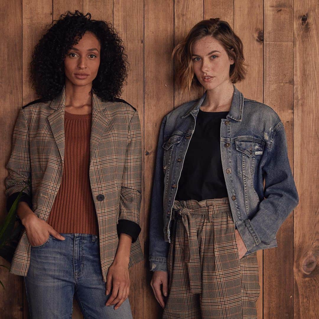 エラモスのインスタグラム：「Friends who wear Ella together, stay together.」