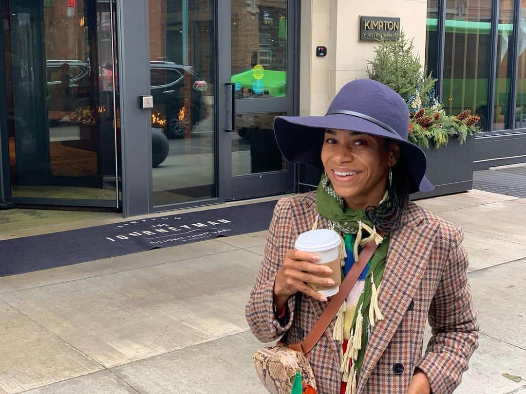 Kelly McCrearyさんのインスタグラム写真 - (Kelly McCrearyInstagram)「Came for the cozy, comfy Hometown Holiday stay in #Milwaukee, stayed for the warm midwestern hospitality... plus the excellent coffee and cocktails.👌🏾Thanks, @journeymanhotel! 🦃 • • • @howelltalentrelations #travelpartner 📸: @petechatmon」12月3日 9時56分 - seekellymccreary