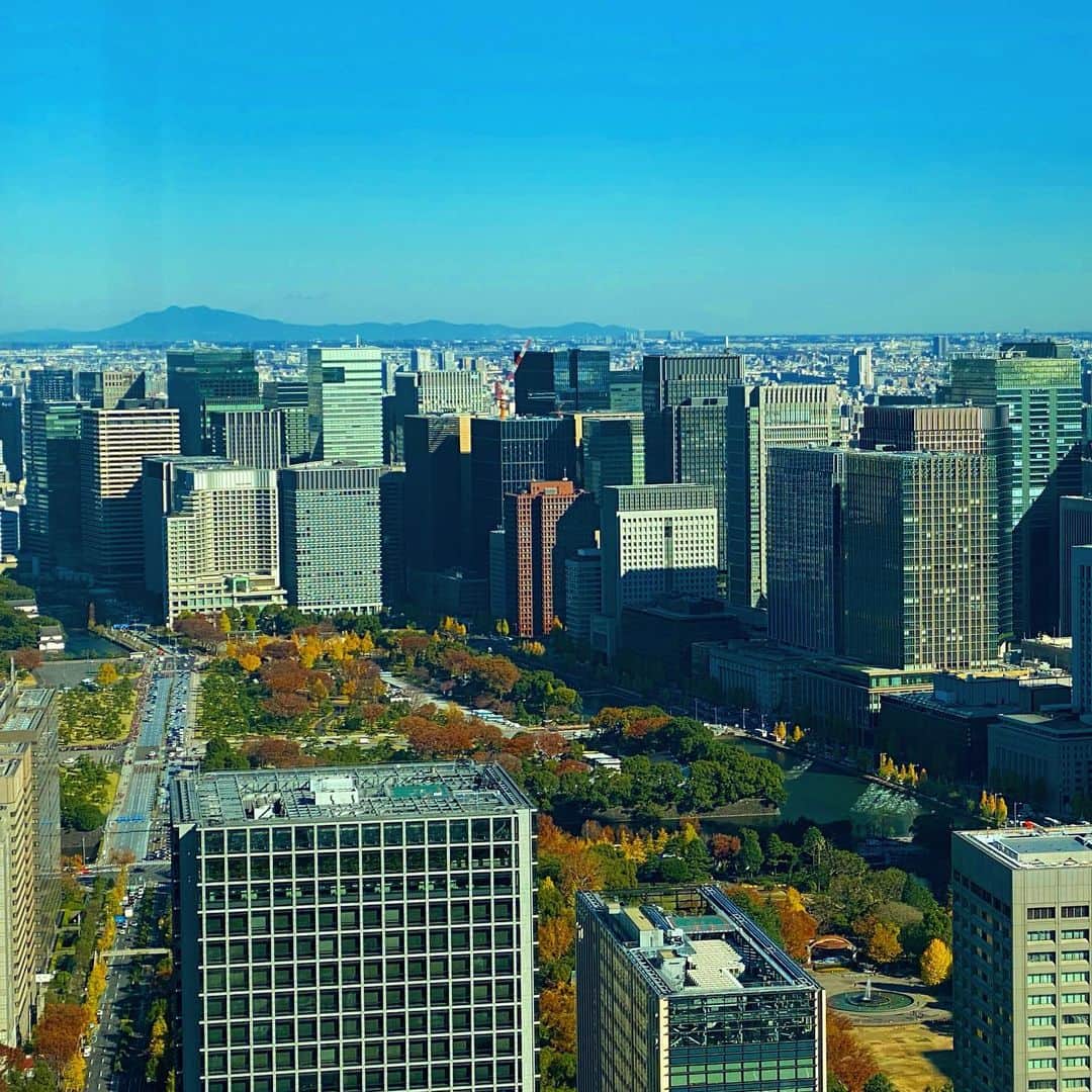 マキ・コニクソンさんのインスタグラム写真 - (マキ・コニクソンInstagram)「Breakfast at @andaztokyo  今日はお天気良いねー！☀️ 窓から紅葉が綺麗に見える！🍁 フレンチトースト美味しかった！😋 #東京のおすそ分け🗼  #秋の東京🍁#紅葉が間に合った！😊」12月3日 10時43分 - makikonikson