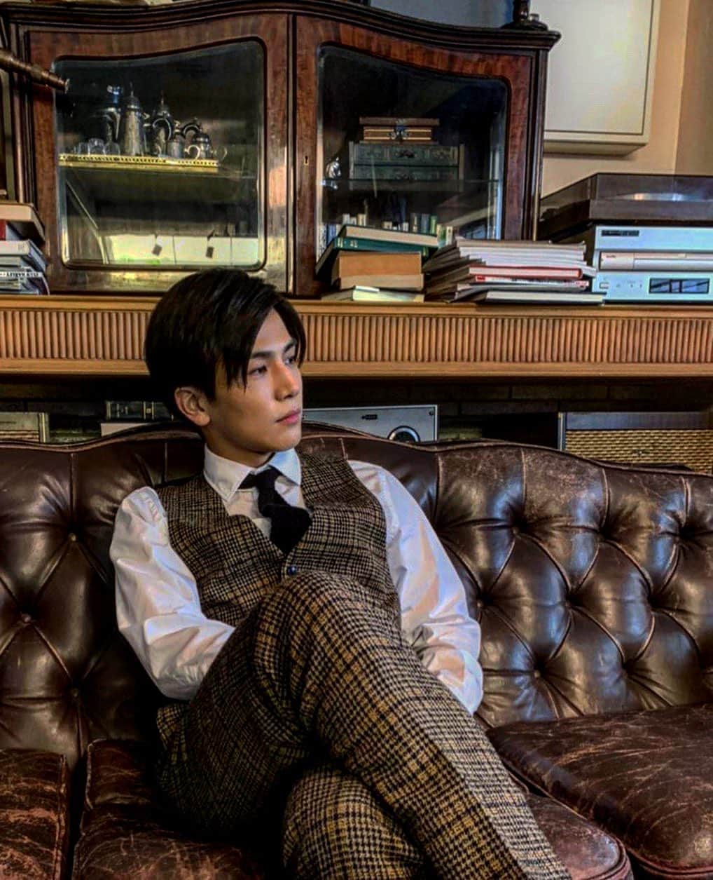 岩田剛典さんのインスタグラム写真 - (岩田剛典Instagram)「☕️ #シャーロック #第9話もご視聴ありがとうございました #撮影もラストスパートです」12月3日 10時44分 - takanori_iwata_official