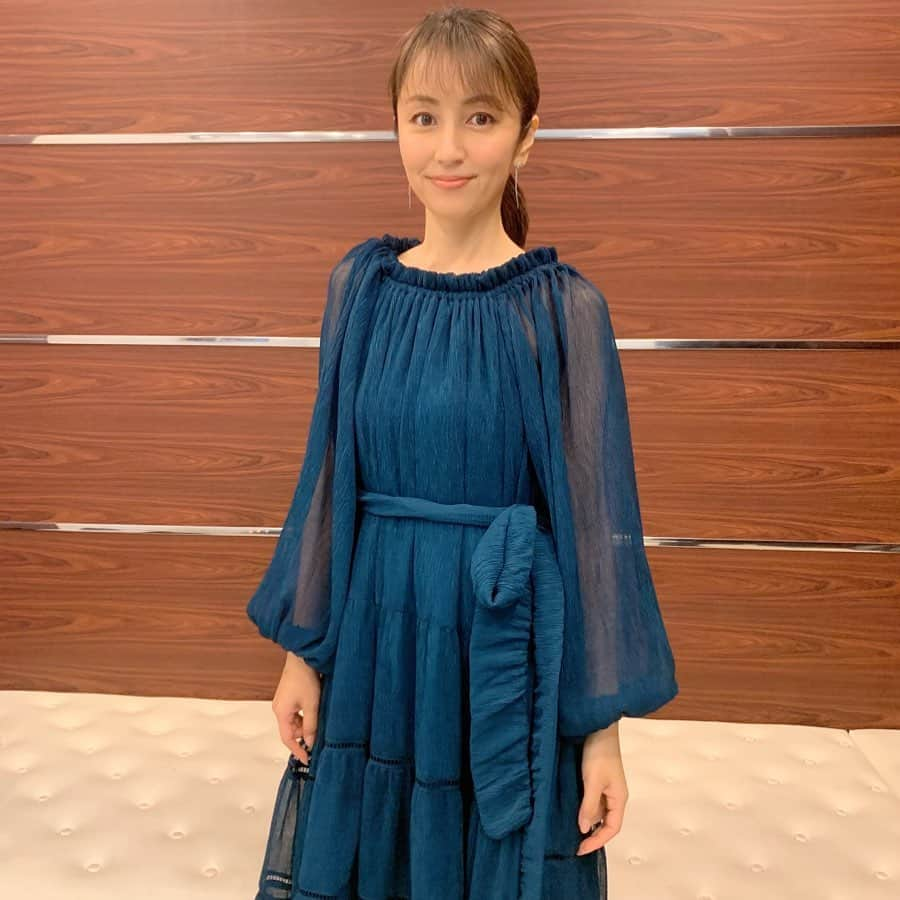 矢田亜希子さんのインスタグラム写真 - (矢田亜希子Instagram)「【オンエア】 2019年12月3日(火)19：00〜20：00 TBS『この差って何ですか？』 #この差って何ですか#今夜放送#kuboki  さんヘアメイク　衣装は#estellak」12月3日 10時37分 - akiko_yada