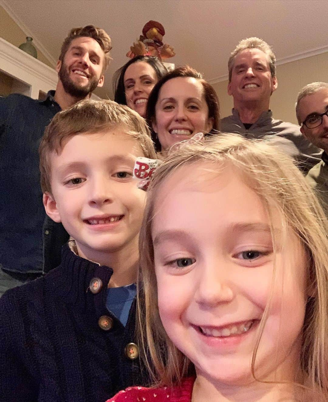 ショーン・ブースさんのインスタグラム写真 - (ショーン・ブースInstagram)「Perfecting the selfie at 4. We’re in trouble.. #family」12月3日 10時46分 - shawn_booth18