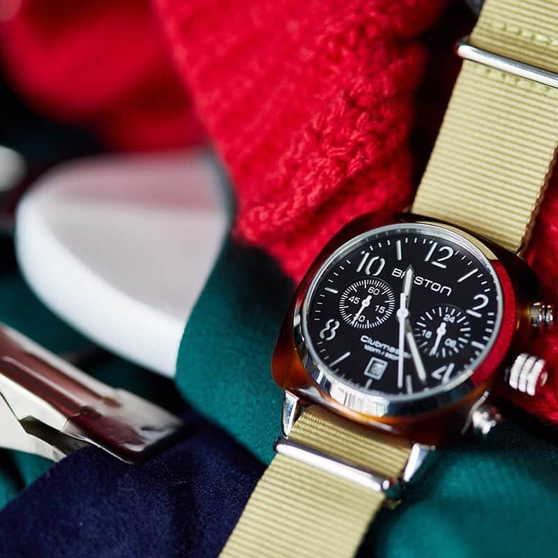 UNBY GENERAL GOODS STOREのインスタグラム：「パリ発の時計ブランド「BRISTON」は、大人のオフを楽しむイメージでデザインされています。 2018年に少しこぶりなCHICシリーズが登場し、BRISTONのペアルックも完成しました。クラシックなべっ甲柄の深みのあるイタリア🇮🇹マツケリ社に別注してつくるアセテートに、ベルトに綺麗な差し色をさすのが今年のおすすめです。  #UNBY #unbygeneralgoodsstore #アンバイ #アンバイジェネラルグッズストア#ブリストン#腕時計#mybriston #briston #watches #clubmaster #begin  #chronograph #watch #mixandmatch #watchoftheday #menstyle #menfashion #menswear #menwithclass #christmasgift  #christmas #gift #クリスマスギフト#プレゼント #unbychristmas  #オシャレサンタ #present #unbybestgiftlist」