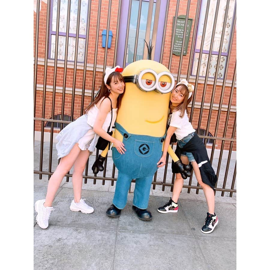 北条佳奈さんのインスタグラム写真 - (北条佳奈Instagram)「アメリカ旅行記day5🇺🇸❤️その2🌎﻿ ﻿ ﻿ 可愛い可愛いキャラクター達との写真だよお🤤﻿ ﻿ アトラクションもグリーティングも空いてて最高でありました🥴﻿ ﻿ キティちゃんのハロウィンコスチュームがじわじわと面白い…🐱🎀﻿ ﻿ ﻿ ﻿ to be continue…🌈﻿ ﻿ ﻿ #universalstudioshollywood #ユニバーサルスタジオハリウッド #キャラグリ #キャラクターグリーティング #キティちゃん #シュレック #ミニオン #hellokitty #minions #🌎」12月3日 11時02分 - kana_hojyo