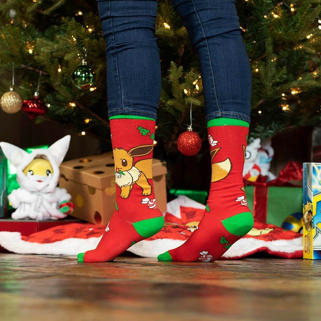 Pokémonさんのインスタグラム写真 - (PokémonInstagram)「US Trainers: today’s the day to catch all your gifts for the holidays! 🎁 Get free shipping on all purchases today only at the #PokemonCenter! Tap the link in our bio to grab your gifts.」12月3日 2時38分 - pokemon