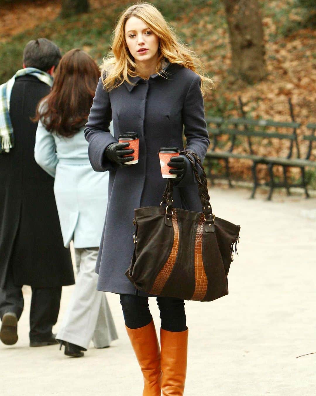 WHO WHAT WEARさんのインスタグラム写真 - (WHO WHAT WEARInstagram)「Four words: Gossip Girl winter outfits. ❄️ From Serena to Jenny, tap our link for 8 seasonal looks we're re-creating from our favorite stylish characters. photos: shutterstock」12月3日 2時49分 - whowhatwear