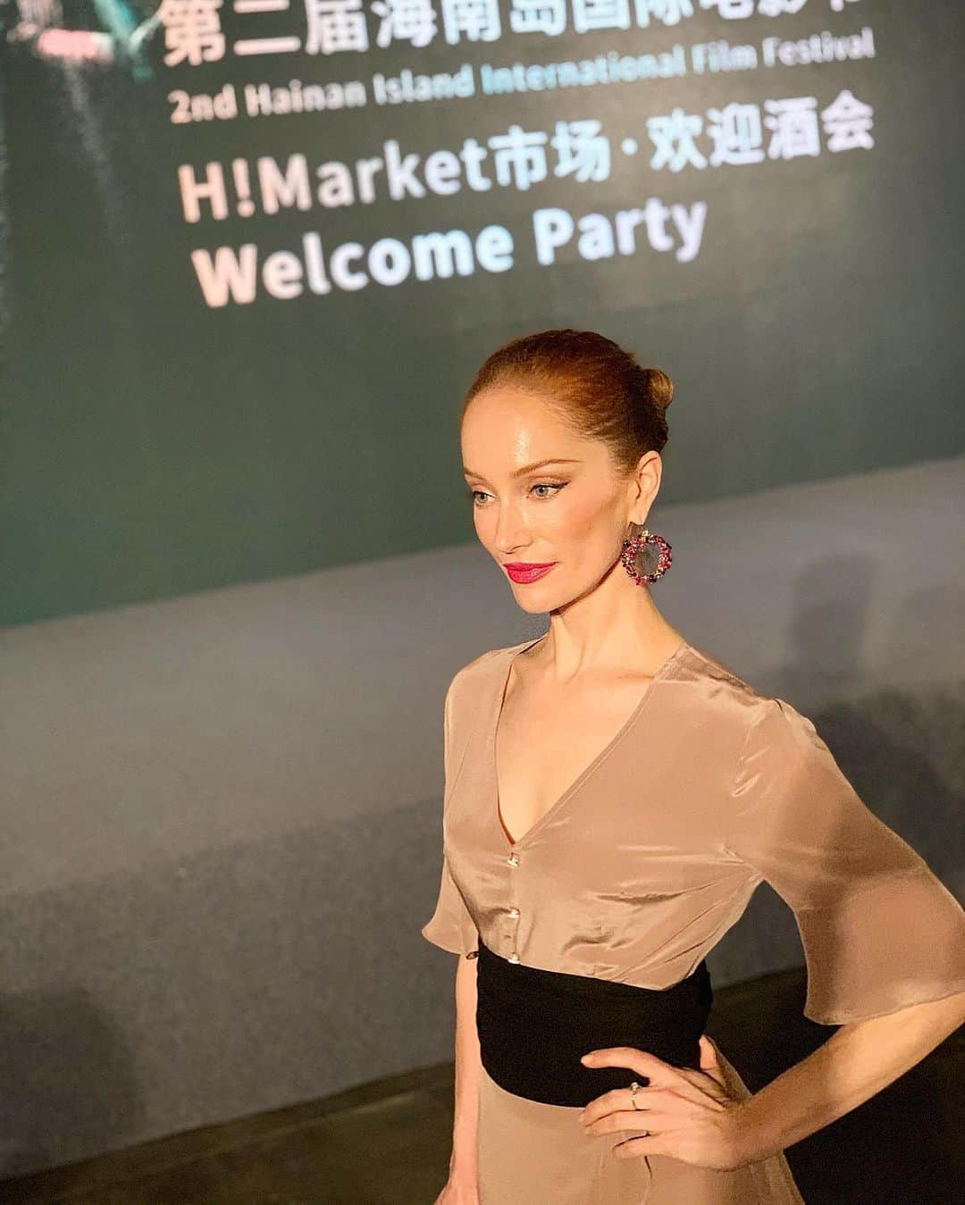 ロッテ・ヴァービークさんのインスタグラム写真 - (ロッテ・ヴァービークInstagram)「Tonight’s film market party at the #hainaninternationalfilmfestival 📷 @weaudition  #hainanfilmfestival #filmfestival #internationalcinema #worldcinema #hainan」12月3日 2時54分 - lotteverbeek