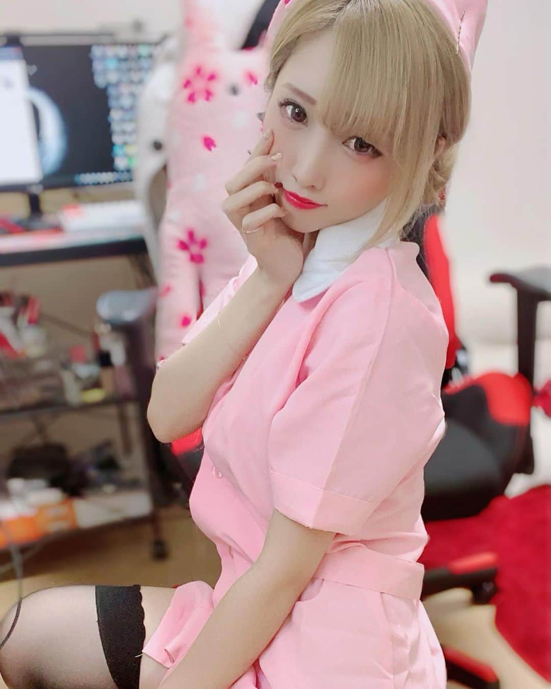 みったんのインスタグラム：「Nurse💉♡ #youtube #youtuber #gamer #cosplay #cosplaygirl #cosplayer #nurse #doctor #hospital #japan #japanese #japanesegirl #pink #kneehighsocks」