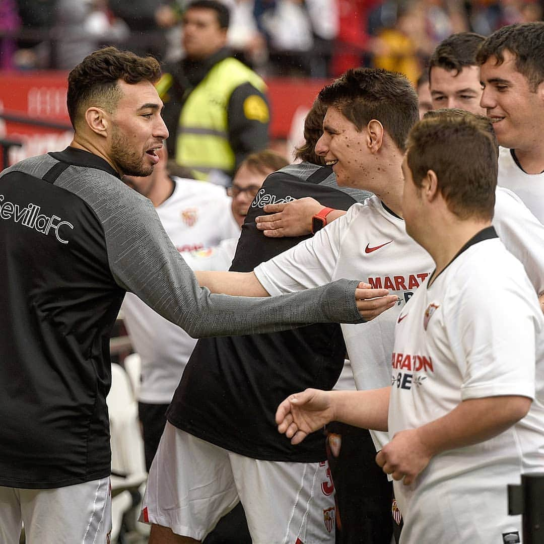 セビージャFCさんのインスタグラム写真 - (セビージャFCInstagram)「🤝 Los mejores fichajes de la temporada 📃🖊️ #vamosmiSevilla #WeareSevilla #laliga #laligagenuine」12月3日 2時56分 - sevillafc