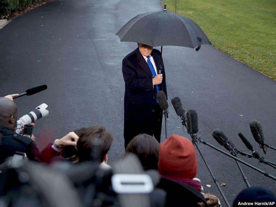 ABC Newsさんのインスタグラム写真 - (ABC NewsInstagram)「Speaking to reporters in the rain this morning, Pres. Trump said he does not plan to send a lawyer to represent him before the House's impeachment hearing this week, deriding the inquiry as a "hoax." #donaldtrump #politics #impeachment」12月3日 3時09分 - abcnews
