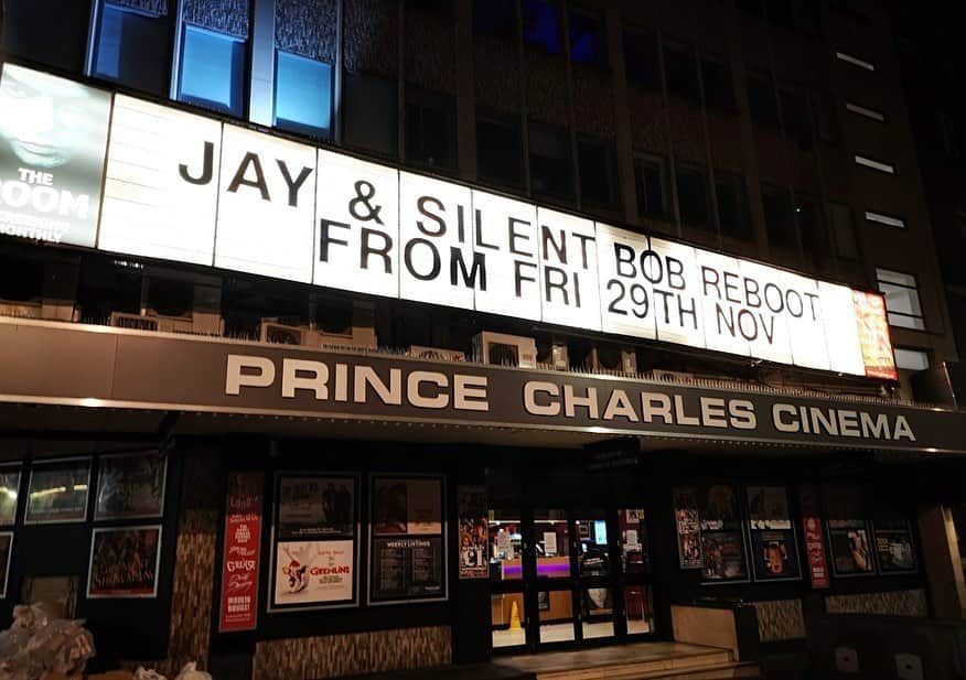 ケヴィン・スミスさんのインスタグラム写真 - (ケヴィン・スミスInstagram)「I took @jayandsilentbob Reboot overseas to #london for #thanksgiving week, where the wonderful audiences in the #UK gobbled it up! We showed the flick to sold out crowds at the @britishfilminstitute, at my cinematic home away from home the @princecharlescinema, and at the @genesiscinema as well! I did radio with @chrismoylesofficial and TV with @russellhoward, popped into @forbiddenplanet for a signing (where I met the glow-up of the year) and even saw a poster for #jayandsilentbobreboot in the @londonundergroundofficial! Many thanks to Meghan, Julian and Helena and the excellent folks at @universalpicturesuk, groomer Mira for making me look presentable, and @clarebk from @legionmofficial for helping me through a successful (and busy) 4 days abroad! But biggest thanks go to the audience, for 6 sold out shows and all their #londinium love! #jayandsilentbobreboot is now playing in limited release across the U.K.! #KevinSmith #london #movie #universalpicturesuk #jayandsilentbob #genesiscinemalondon #britishfilminstitute #princecharlescinema」12月3日 3時17分 - thatkevinsmith