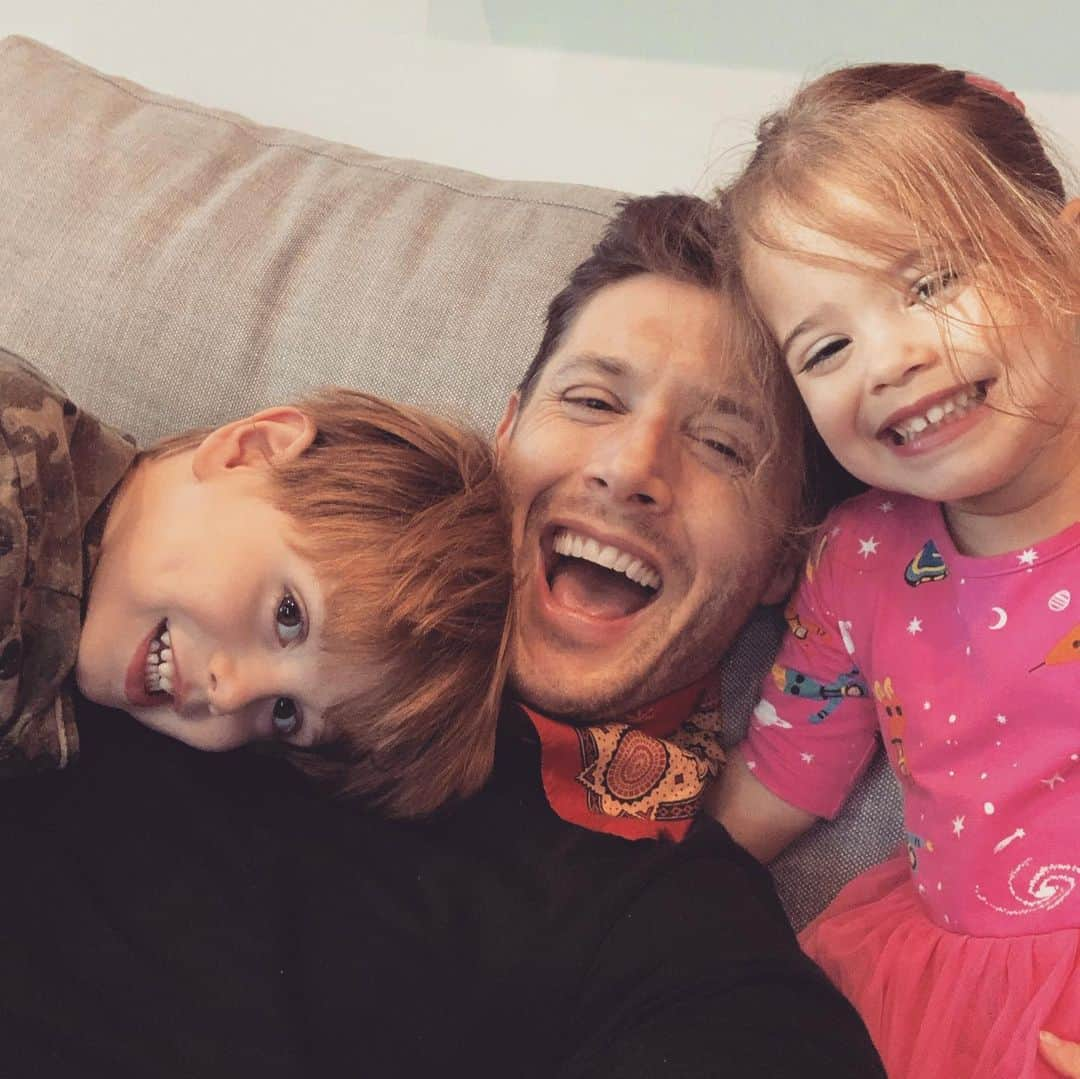 ジェンセン・アクレスさんのインスタグラム写真 - (ジェンセン・アクレスInstagram)「Happy Birthday to my little animals. 3 years of laughter, tears and loads of diapers (of which I only changed some TBH). Wouldn’t trade it for all the worlds. *And a special note to my amazing wife who has had to do most of this on her own yet continues to anchor this family with love and laughter.  Coming home to you and our babies is the greatest! 🥳 (📷 @danneelackles512 ) #twinning」12月3日 3時22分 - jensenackles