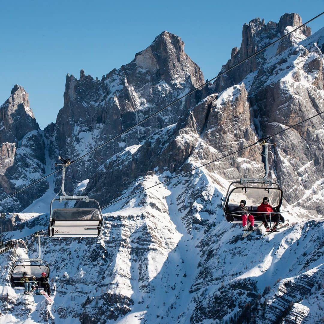 ニューヨーク・タイムズさんのインスタグラム写真 - (ニューヨーク・タイムズInstagram)「Every mountain is unique, sure, but the rhythm of most ski resorts can feel predictable. “Ski safaris” offer seasoned skiers the opportunity to see a whole different side of a favorite winter pastime, complete with multi-resort ski days and stays in family-run inns in the Italian Alps, Grappa included. In the link in our bio, follow @amytarakoch’s alpine adventure through the Italian Dolomites for @nytimestravel. @sw_photo took this photo.」12月3日 3時47分 - nytimes