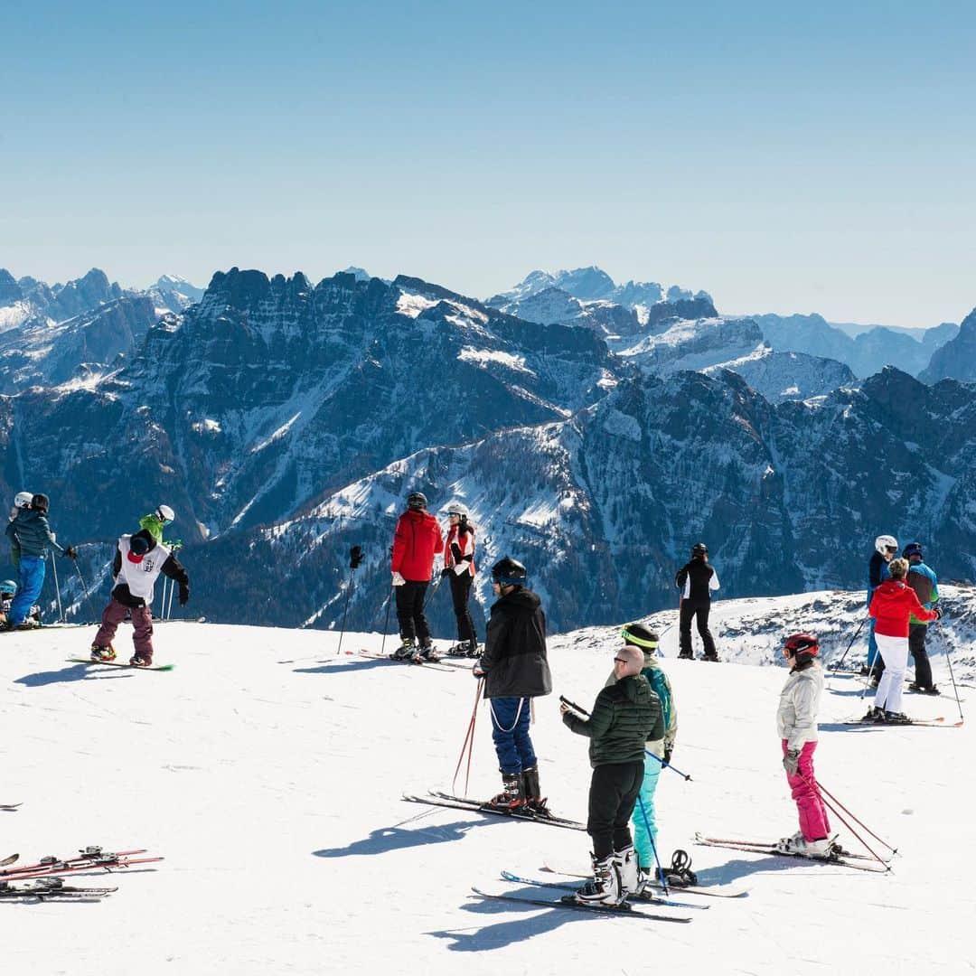 ニューヨーク・タイムズさんのインスタグラム写真 - (ニューヨーク・タイムズInstagram)「Every mountain is unique, sure, but the rhythm of most ski resorts can feel predictable. “Ski safaris” offer seasoned skiers the opportunity to see a whole different side of a favorite winter pastime, complete with multi-resort ski days and stays in family-run inns in the Italian Alps, Grappa included. In the link in our bio, follow @amytarakoch’s alpine adventure through the Italian Dolomites for @nytimestravel. @sw_photo took this photo.」12月3日 3時47分 - nytimes