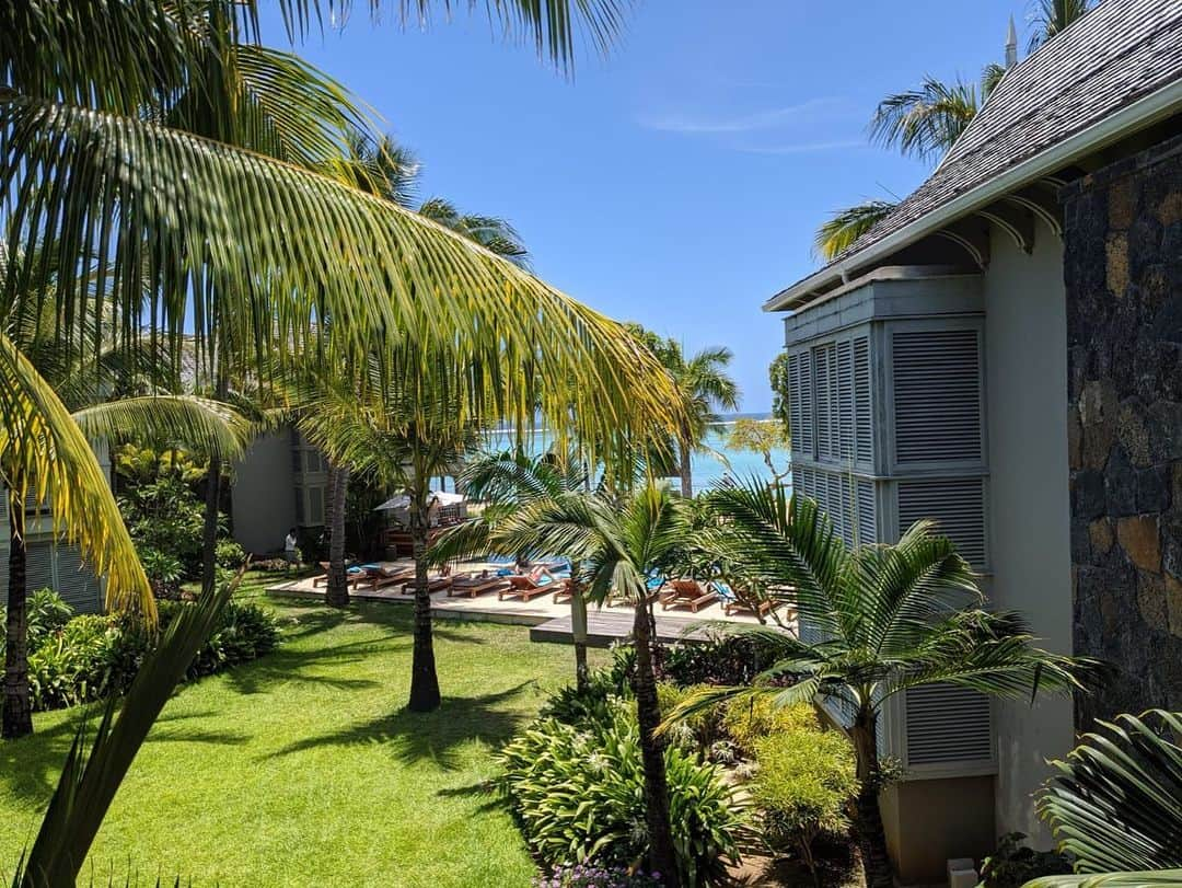 クリスチャン・トーマスさんのインスタグラム写真 - (クリスチャン・トーマスInstagram)「Busy couple of days with moving house, but time to now relax in Mauritius @stregismauritius ☀️🏝🍹#roomwithaview」12月3日 3時49分 - kristom1