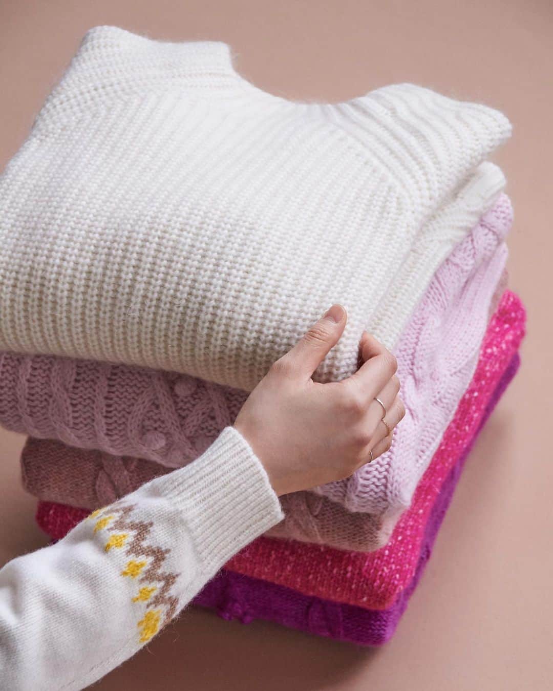 のインスタグラム：「SALE 🛍 Last chance to receive 30% off DL brand items using code GIVE30 | Offer ends tonight 11:59PM EST. Exclusions apply on collaborations and third party items. #demylee #sweaterparty #zigzag #pompom #mohair #knitwear #fall19」