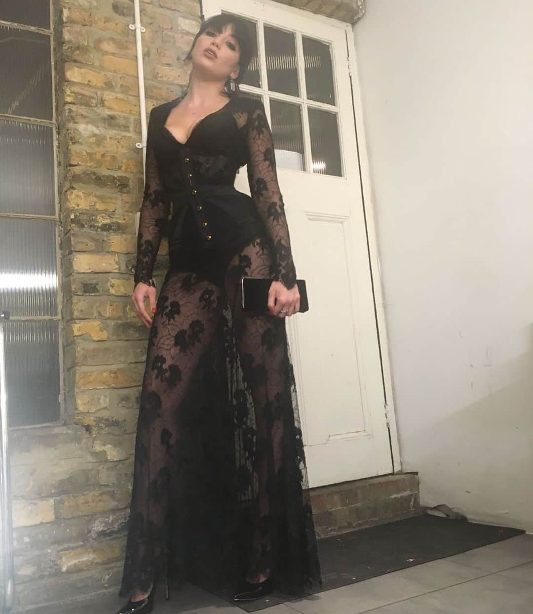 デイジー・ロウさんのインスタグラム写真 - (デイジー・ロウInstagram)「Tonight I have the great honour of wearing a bespoke gown by my wonderfully talented friend @sarah_shotton_ @agentprovocateur styled by the epic @CherCoulter for the #BFAs @elitemodelworld THANK YOU ♥️」12月3日 4時44分 - daisylowe