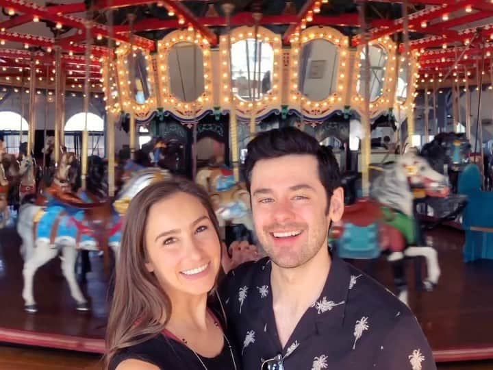 ブレンダン・ロビンソンのインスタグラム：「The #perfect Santa Monica day!  Cue the @jason_mraz music!! 😎❤️ . . . #love #couple #couplegoals #santamonica #california #losangeles #socal #carousel」