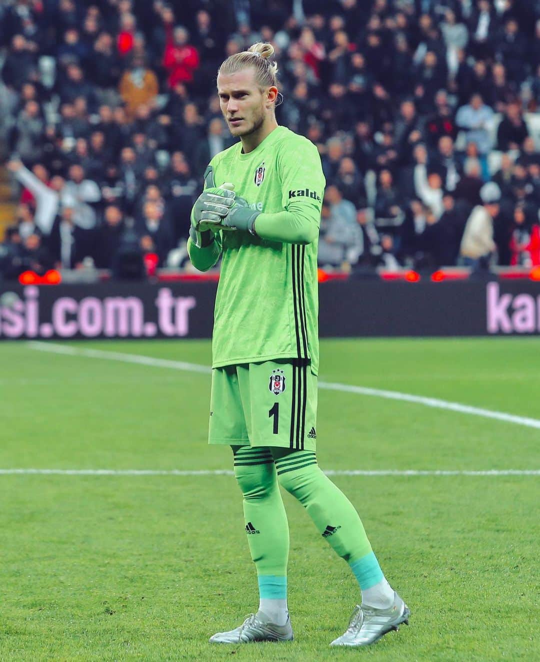 ロリス・カリウスのインスタグラム：「3 points ✔️ #LK1」