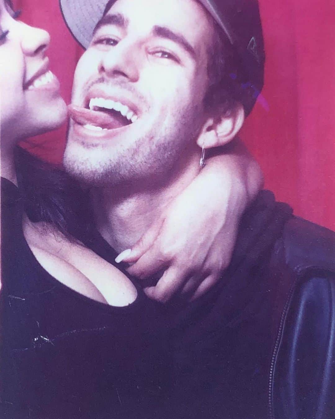 シエラ・ラミレスのインスタグラム：「you ever meet someone & think about how much better life is..simply because they’re in it? thanks for being born @othrsyde, you make everyday feel like a birfday🤓🖤」