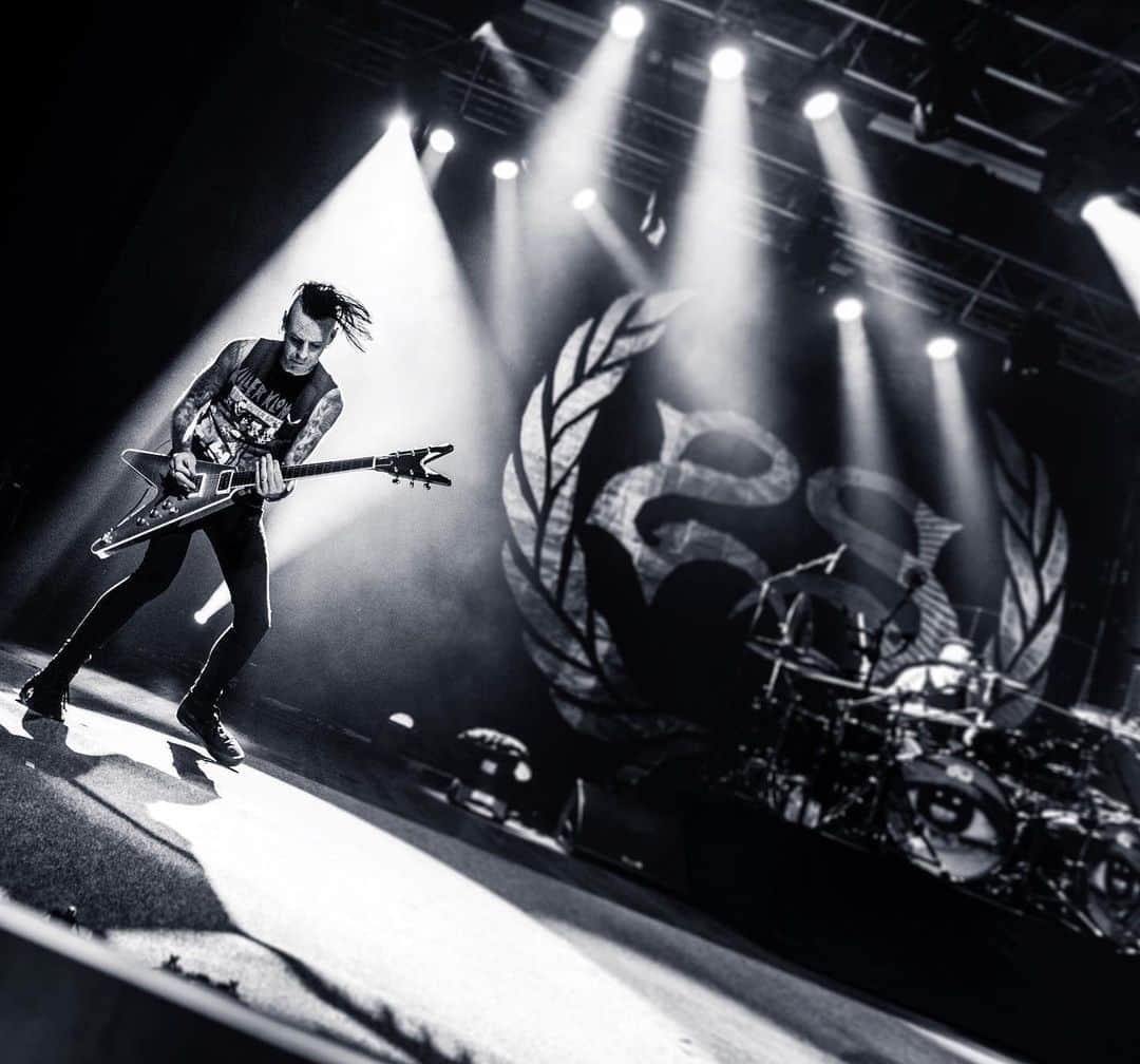 Stone Sourのインスタグラム：「Don’t miss out. This is your last chance to get 25% off on #StoneSour Merch! Our Cyber Monday sale ends on December 5th. Swipe up in our story to pick something up before it’s too late.」