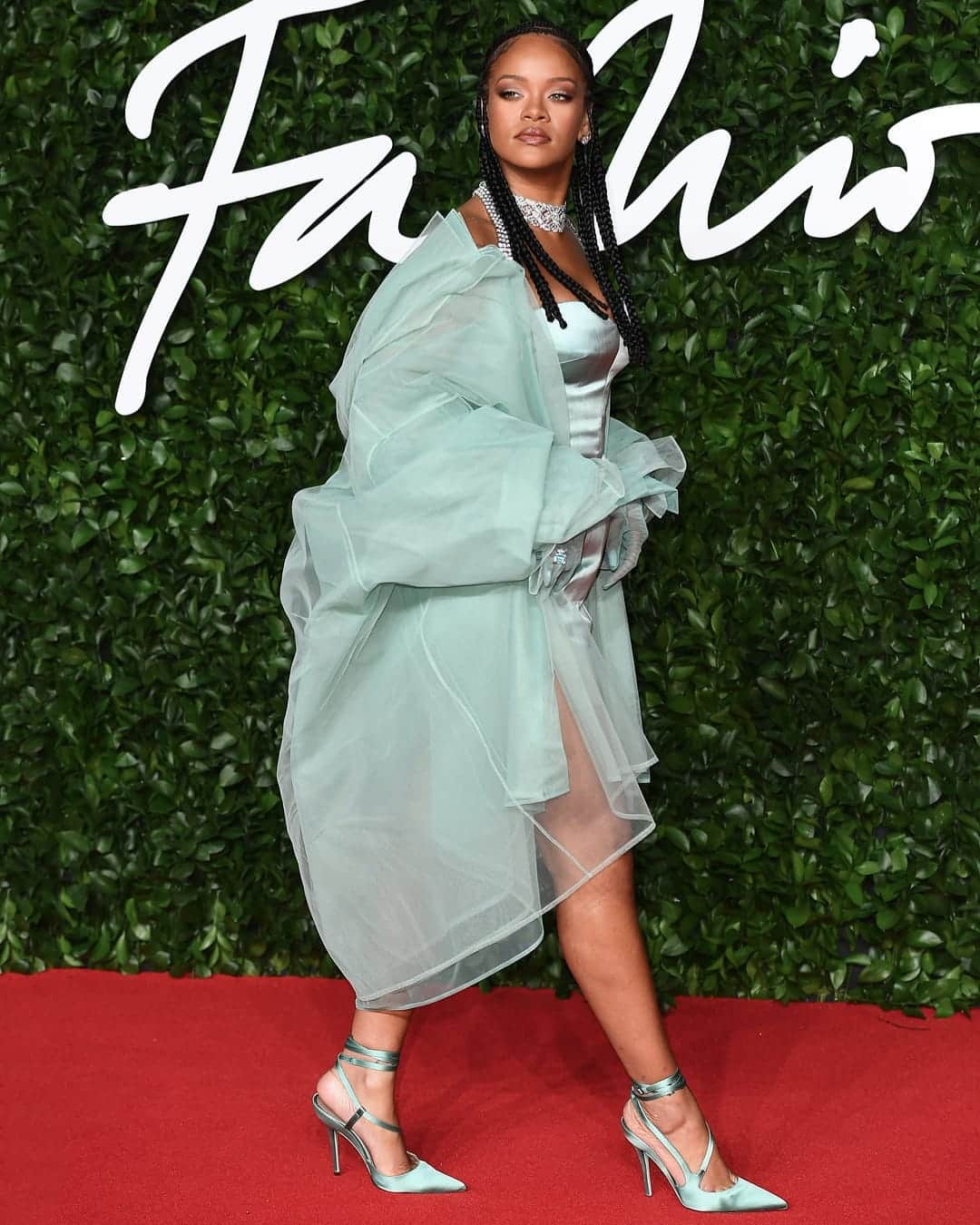 British Vogueさんのインスタグラム写真 - (British VogueInstagram)「#Rihanna arrives on the #FashionAwards red carpet wearing, naturally, a custom confection from her own label. Or, as her stylist and collaborator Jahleel Weaver told #BritishVogue exclusively, a “look that is undeniably #Fenty and reflects where Rihanna is currently in terms of her personal style.” Read more about the wasabi-green look via the link in bio.」12月3日 5時34分 - britishvogue