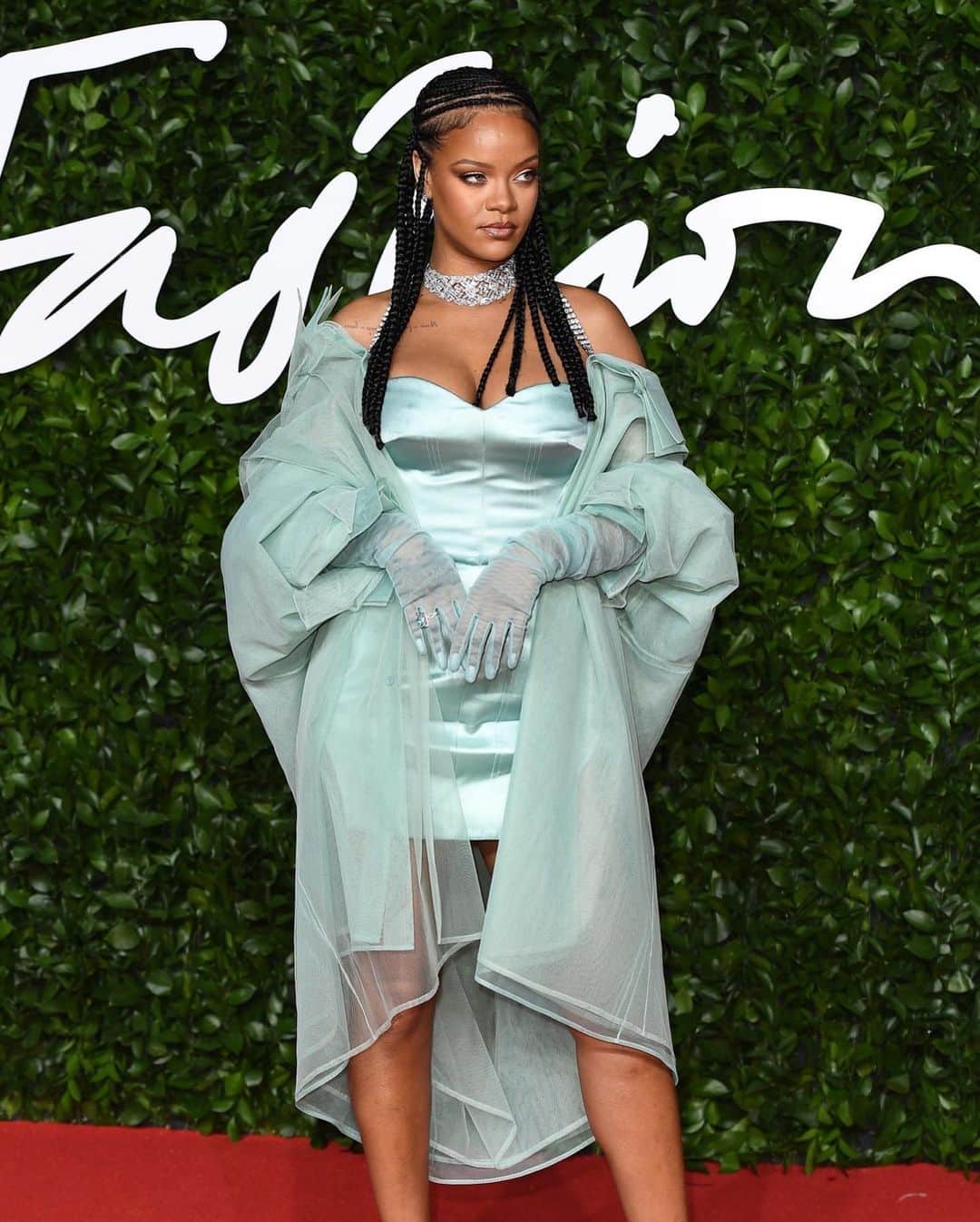 Harper's BAZAARさんのインスタグラム写真 - (Harper's BAZAARInstagram)「Another day, another Rihanna slay. 🔥Tap the link in our bio to see all of the best looks from the 2019 #BritishFashionAwards」12月3日 5時52分 - harpersbazaarus