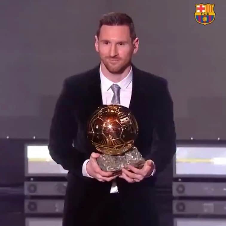カルレス・プジョルのインスタグラム：「Enhorabuena Leo, ya van seis y estoy seguro de que aún ganarás alguno más...Gracias por hacernos disfrutar tanto, eres un ejemplo de pasión y amor por el Fútbol. #ElMejor #6 #NoDejesDeSoñar」