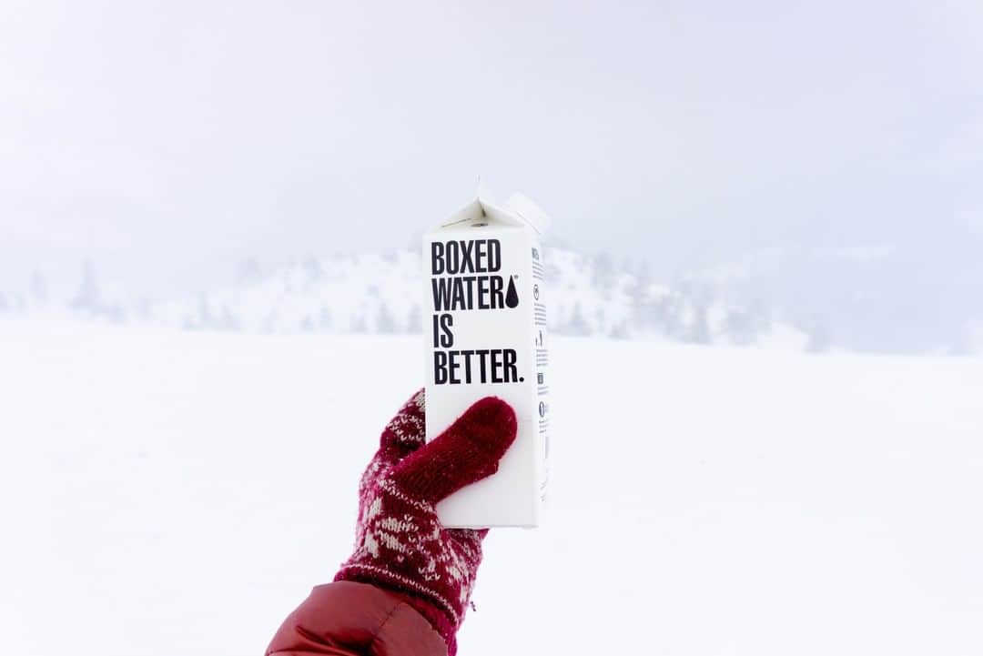 BoxedWaterさんのインスタグラム写真 - (BoxedWaterInstagram)「Brrr it’s cold outside, but we’re staying toasty with our mittens and hydrated with our Boxed Water. 🧤❄️」12月3日 6時01分 - boxedwater