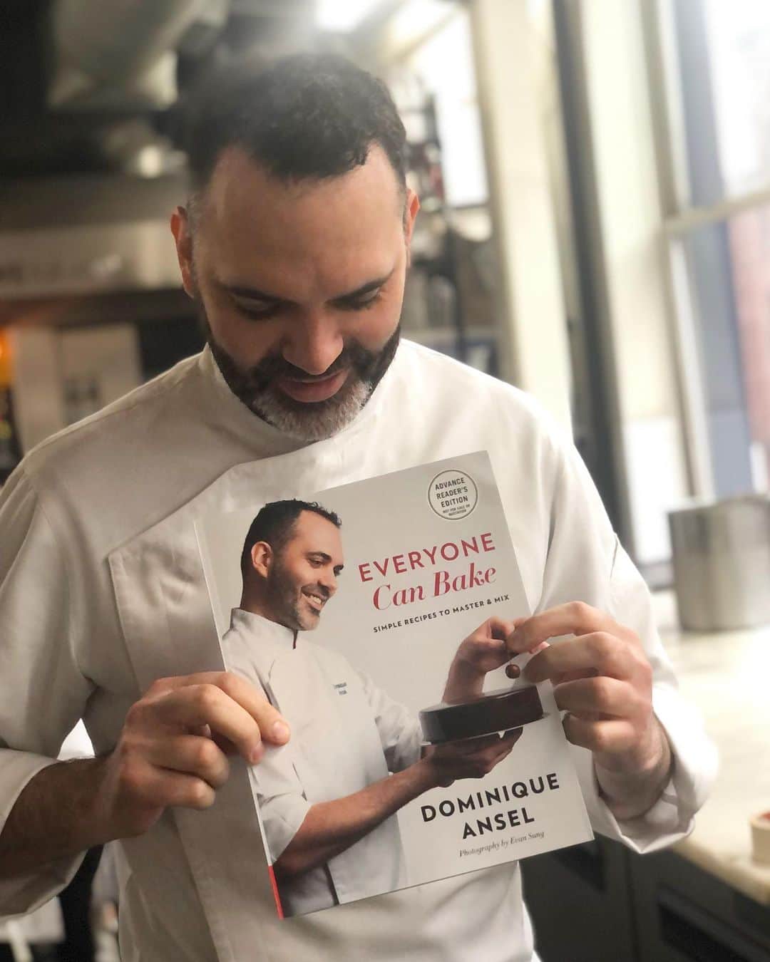 DOMINIQUE ANSEL BAKERYさんのインスタグラム写真 - (DOMINIQUE ANSEL BAKERYInstagram)「Just received the first galleys of my new cookbook, Everyone Can Bake (out in April 2020), and I’m so excited to finally see it all come together. For pastry chefs, our desserts are built upon tried-and-true bases, fillings, and finishings. In this book, I’ll show you how to master all different classic bases (like flourless chocolate biscuit for layer cakes or vanilla sablé for tart shells), fillings (like silky ganaches and fluffy mousses), and finishings (like meringues and Chantilly creams) - then it’s up to you to mix and match them to create your own dessert masterpieces. I can’t wait to see what you all create. 😊 Preorder the book now from my @amazonhome holiday page, and check out some of my other kitchen picks and baking essentials there too. Link in bio. ⬆️ #founditonamazon #homeholidayguide」12月3日 6時02分 - dominiqueansel