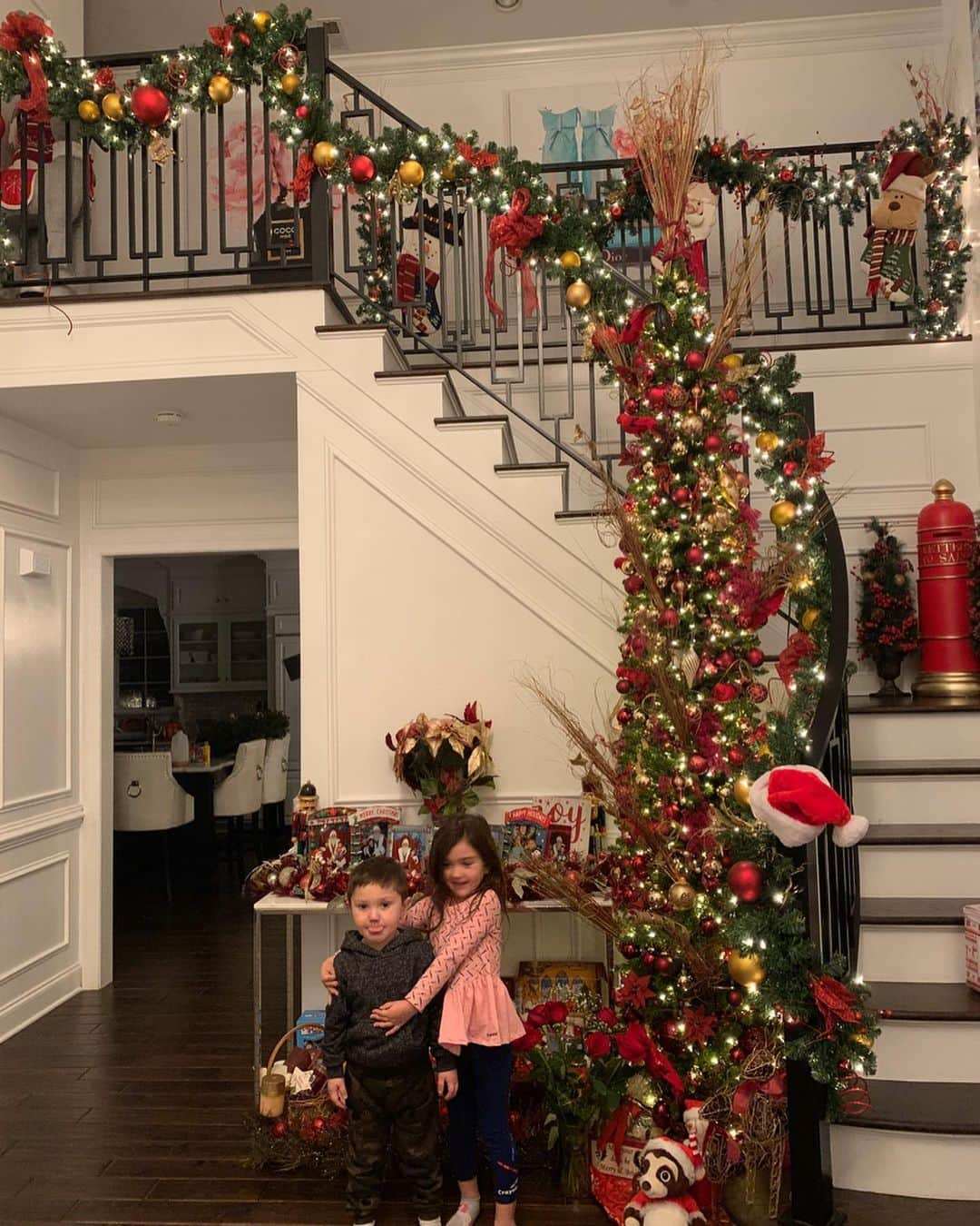 ジェイワウさんのインスタグラム写真 - (ジェイワウInstagram)「My little helper 🥰🎄Tried to get @greysonmathews and @meilanimathews to take a picture but couldn’t get them to stay still 🤷🏽‍♀️🤷🏽‍♀️」12月3日 11時36分 - jwoww