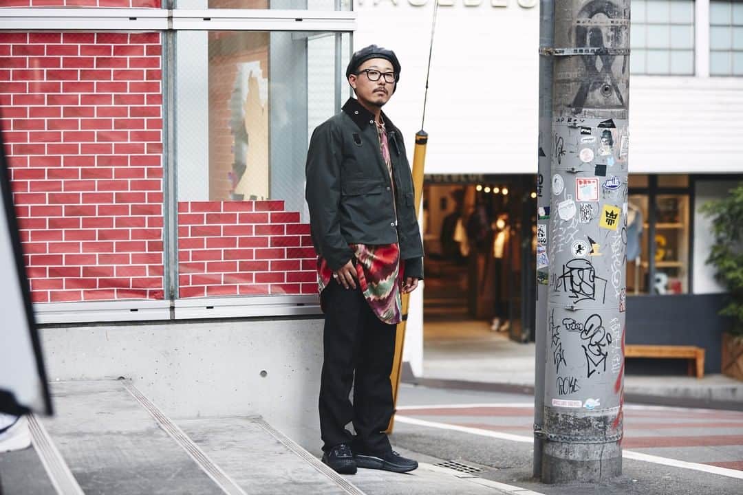 のインスタグラム：「19AW コレクションより「SPEY JACKET / スペイジャケット」のご紹介です。  フライフィッシング用として開発されたアーカイブをベースに、街着として着易いよう着丈を長くしたワックスドジャケットです。  ディテール部分はアーカイブを忠実に再現しており、ゆったりとしたシルエットが特徴です。  #Barbour125Years #バブアー #BarbourPeople」