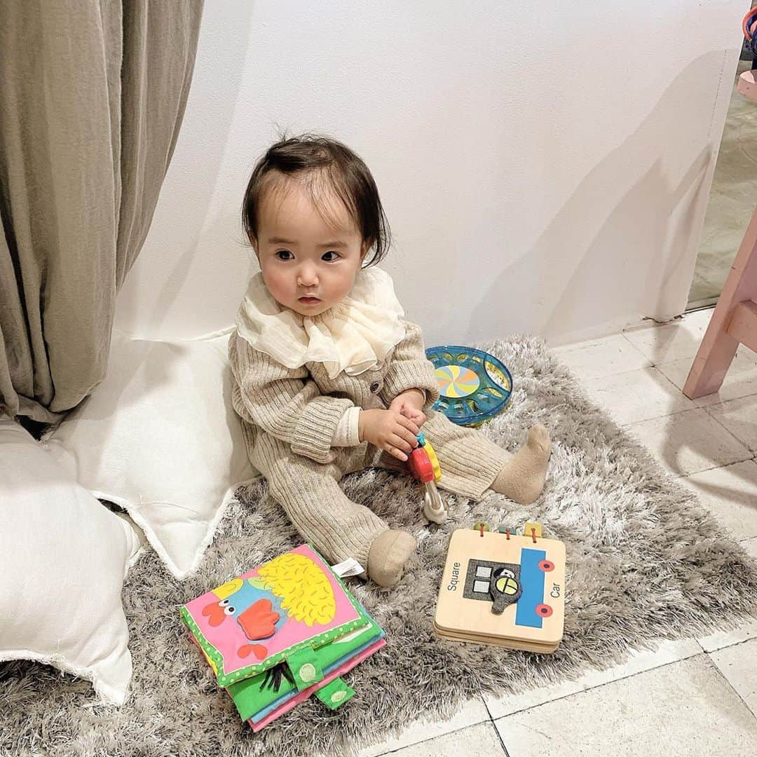 青野未来 Mikuaonoさんのインスタグラム写真 青野未来 Mikuaonoinstagram 首のフリフリスタイたまらん ニットのロンパースも フリフリも Nemo Kodomo のだよ ベビー 服 韓国子供服 1歳 1歳女の子 女の子コーデ 関西ママ 2児ママ Nemo