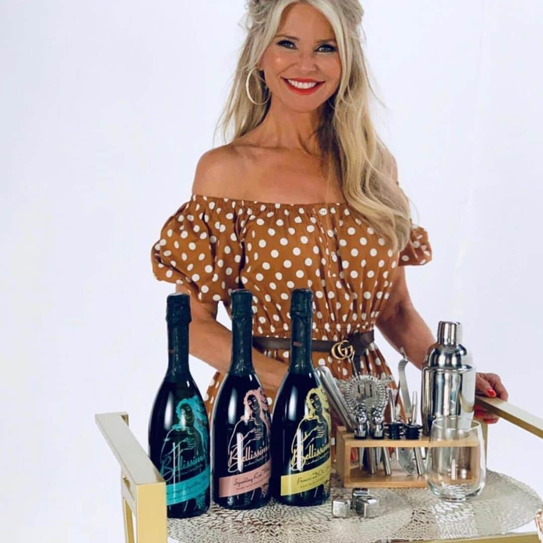 クリスティ・ブリンクリーさんのインスタグラム写真 - (クリスティ・ブリンクリーInstagram)「I am  so excited to bring my all natural organic Bellissima Prosecco to @qvc on Wednesday December 4th !!!🥂🍾 First I’ll be on Gourmet Holiday at 4:00 and then I’ll be In The Kitchen With David at 8:00 PM !🎉 Join us for a jolly time and to add my @bellissimaprosecco sparkle to your Happy Holidays! 🎁 Perfect for #giftgiving #giftideas  #holidayseason #shop #gift #holidayshopping made easy! 🥂🍾🍹🎁🎉🌲🦌🧣🧤⛸🛷 #chemicalfreehome」12月3日 6時12分 - christiebrinkley