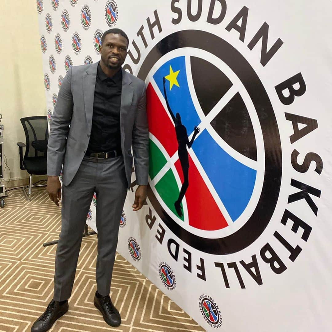 ルオル・デンさんのインスタグラム写真 - (ルオル・デンInstagram)「South Sudan has a new Basketball federation that’s been voted on by the people and I'm very proud, excited, and thankful to be the president of our new federation. 🇸🇸🙏🏿 Change will not come if we wait for some other person, or if we wait for some other time. We are the ones we've been waiting for. We are the change that we seek. Barack Obama」12月3日 6時14分 - luoldeng9