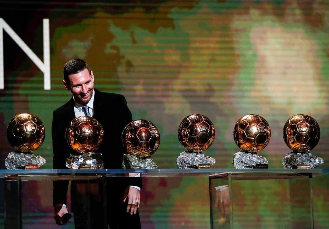 セルジ・ロベルトのインスタグラム：「El millor de la història !  6 #ballondor 🏆 Te lo mereces!」