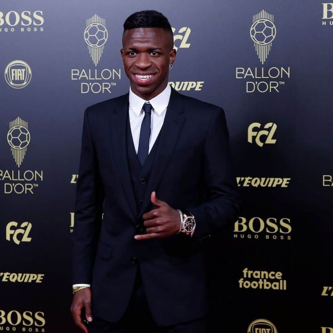 ヴィニシウス・ジュニオールのインスタグラム：「BALLON D’OR 2019 ✨💫 🤙🏾 📸 - @francefootball」