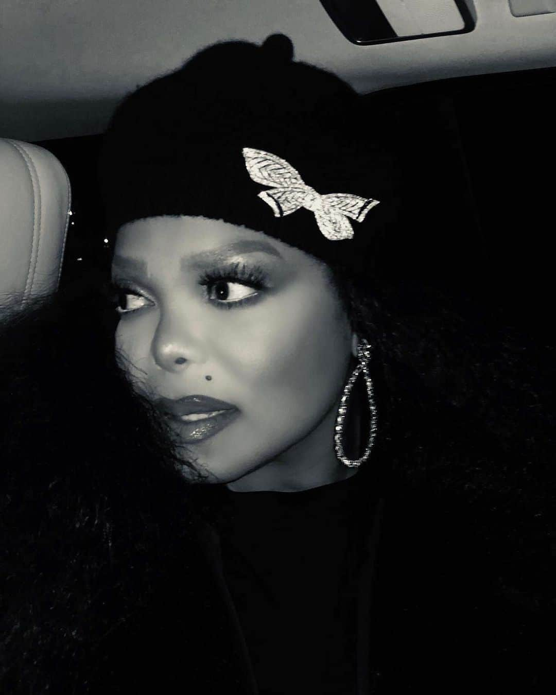 ジャネット・ジャクソンさんのインスタグラム写真 - (ジャネット・ジャクソンInstagram)「Say what...? 🙃」12月3日 6時31分 - janetjackson