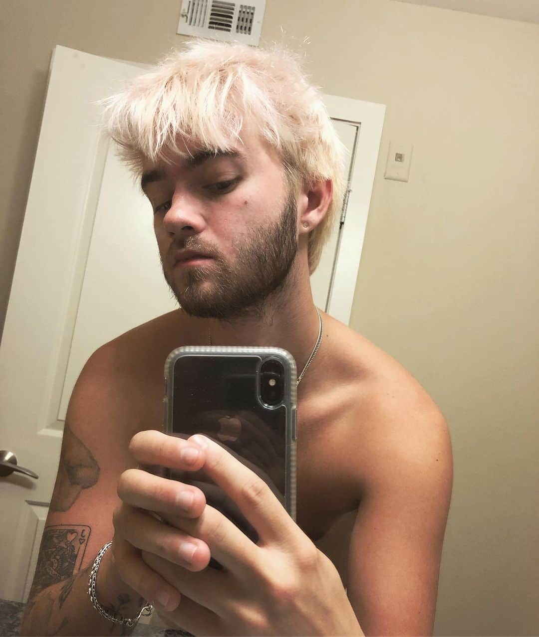 ジャック・ジョンソンのインスタグラム：「November’s over! 1, 2, or 3? I’m thinkin 2... I heard it’s trucker season」