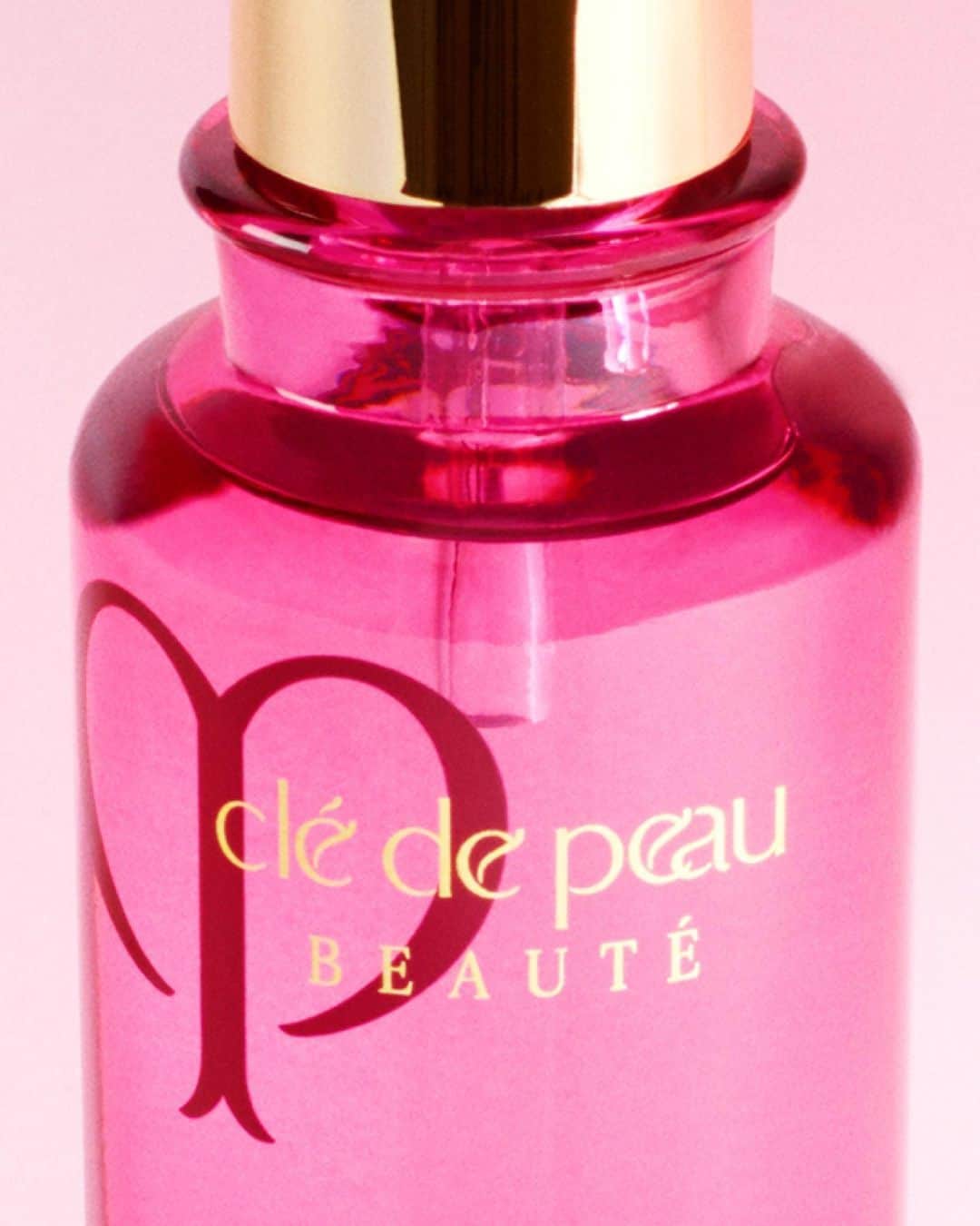 Clé de Peau Beauté Officialさんのインスタグラム写真 - (Clé de Peau Beauté OfficialInstagram)「Formulated with #CleDePeauBeaute’s signature ingredient, Illuminating Complex EX, the #RadiantMultiRepairOil helps moisturize and improve the texture of #skin.」12月3日 6時45分 - cledepeaubeaute